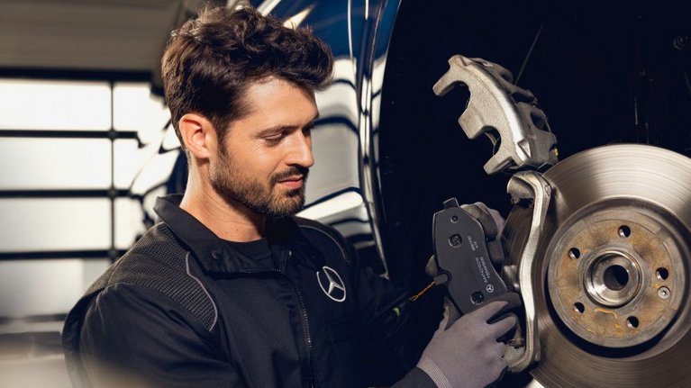 Sparen Sie 20 % Kosten und genießen Sie 100 % Qualität bei Ihrem Mercedes-Benz Service.
