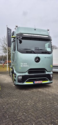 Mercedes-Benz Kompetenzzentrum in Wörth am Rhein