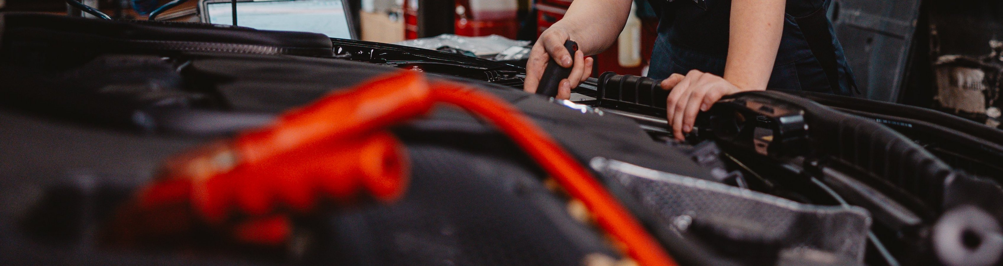 Mitarbeiter:in im PKW Service