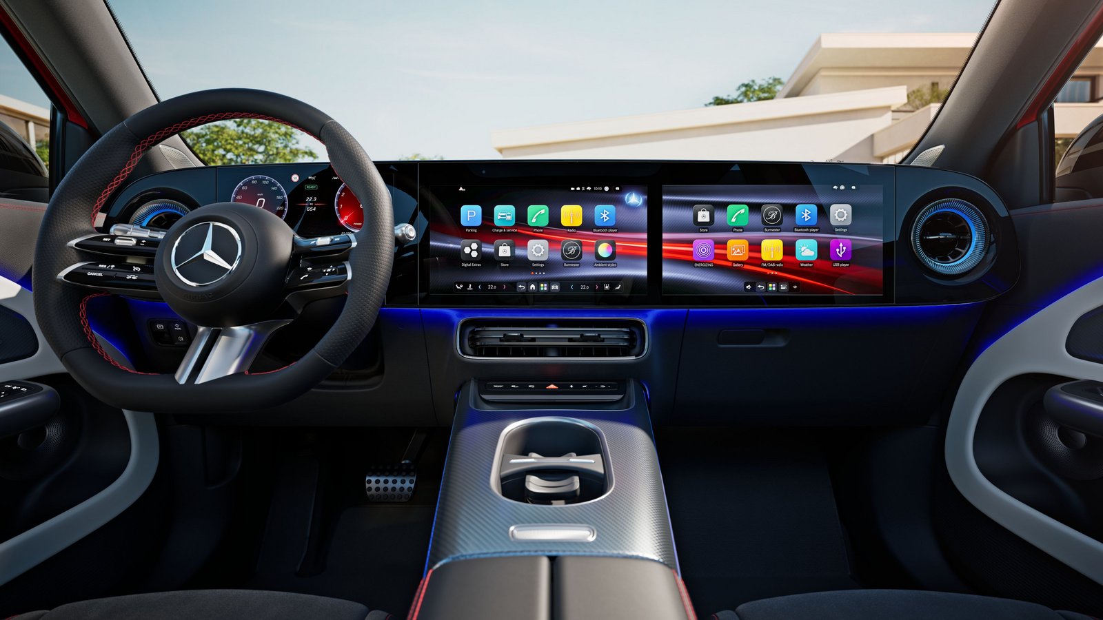 Innenraum des Mercedes-Benz GLB 2026 mit digitalem Kombiinstrument, großem Doppelbildschirm in der Mittelkonsole, sportlichem Lenkrad mit Mercedes-Stern und blauer Ambientebeleuchtung